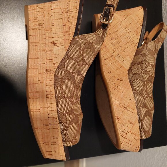Coach monogram, caramel and brown wedge shoe. - Picture 4 of 6